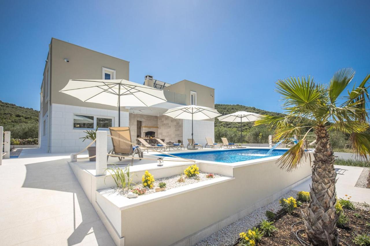 Villa Hileja Марина Екстериор снимка