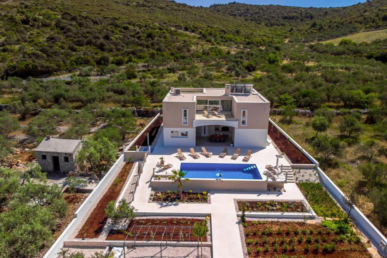 Villa Hileja Марина Екстериор снимка